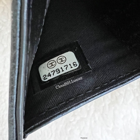Auth Chanel Black Camellia Tri-fold Compact Wallet - Good Condition - Picture 16 of 16